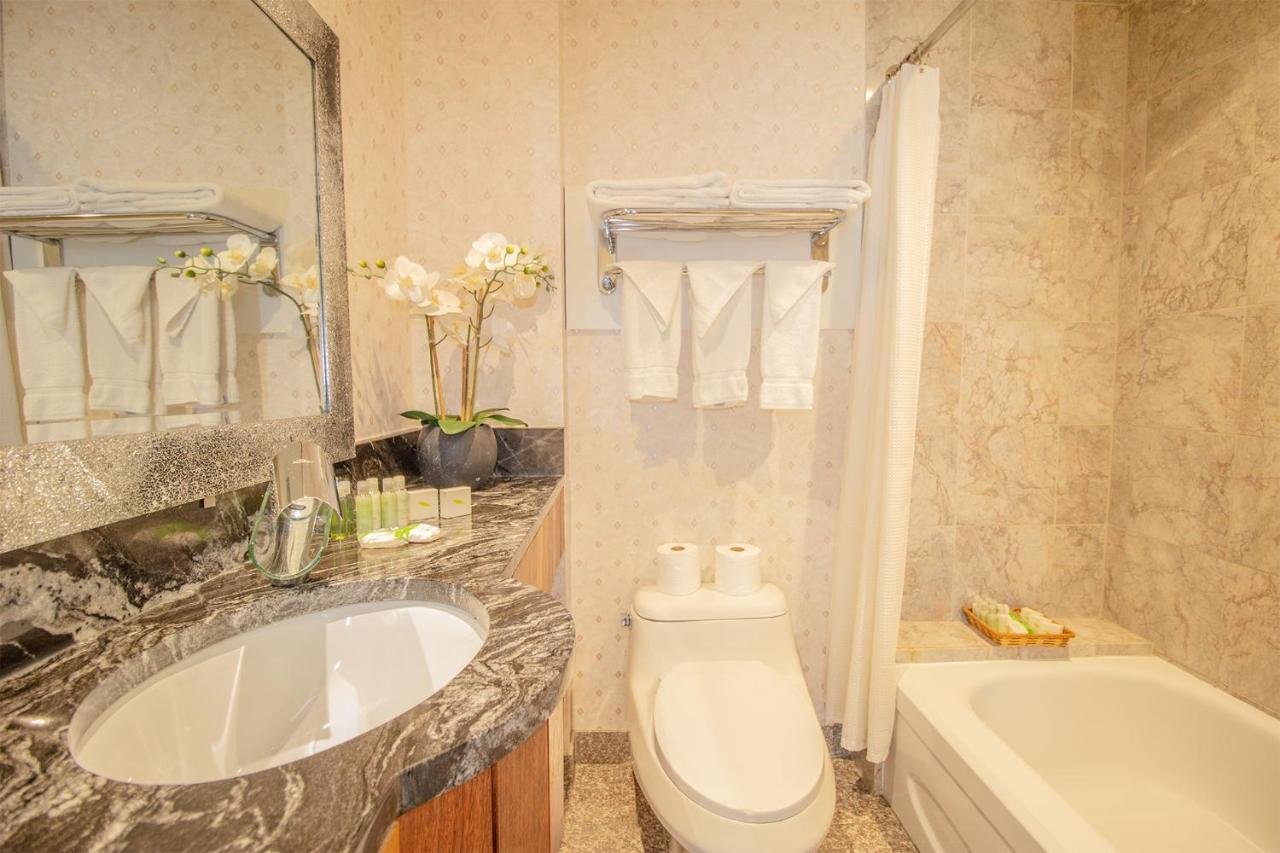 Deluxe King Suite