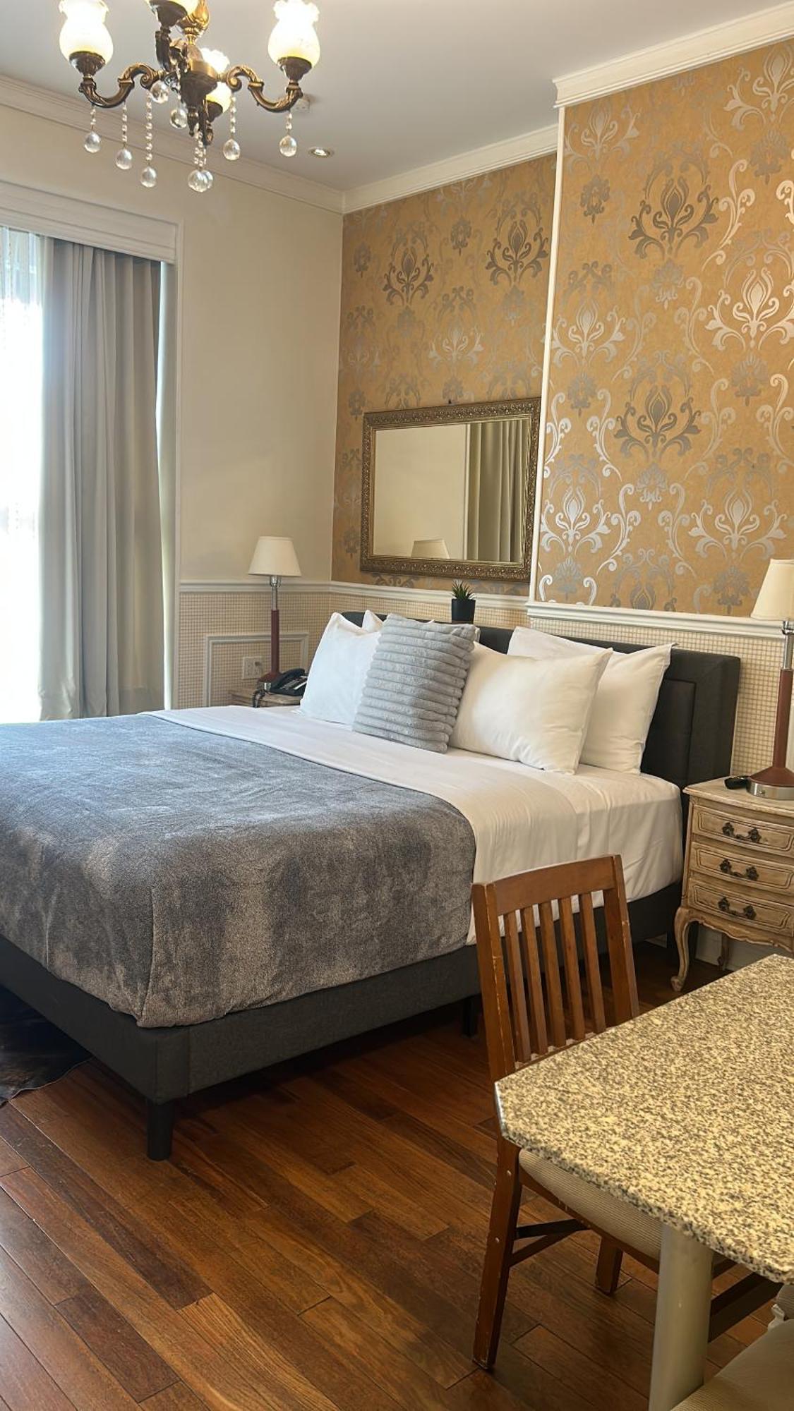 Deluxe Suite