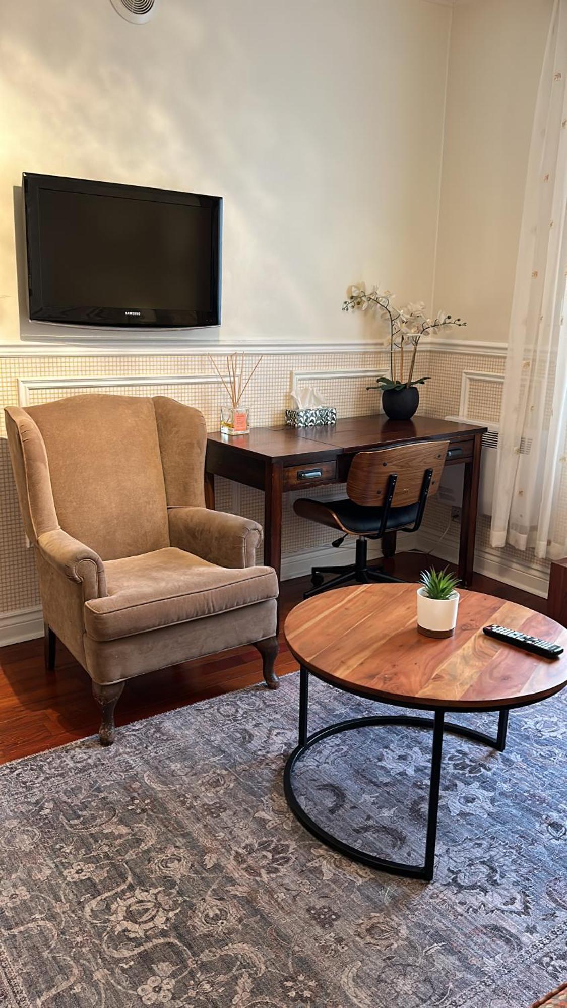 Deluxe King Suite