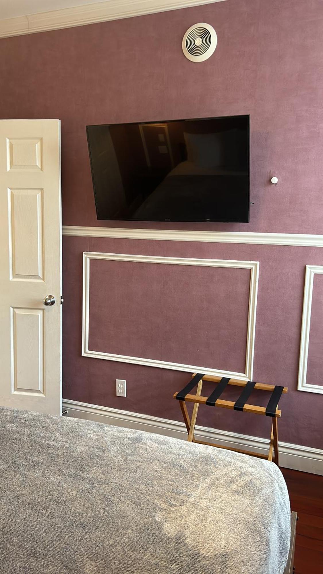 Deluxe King Suite