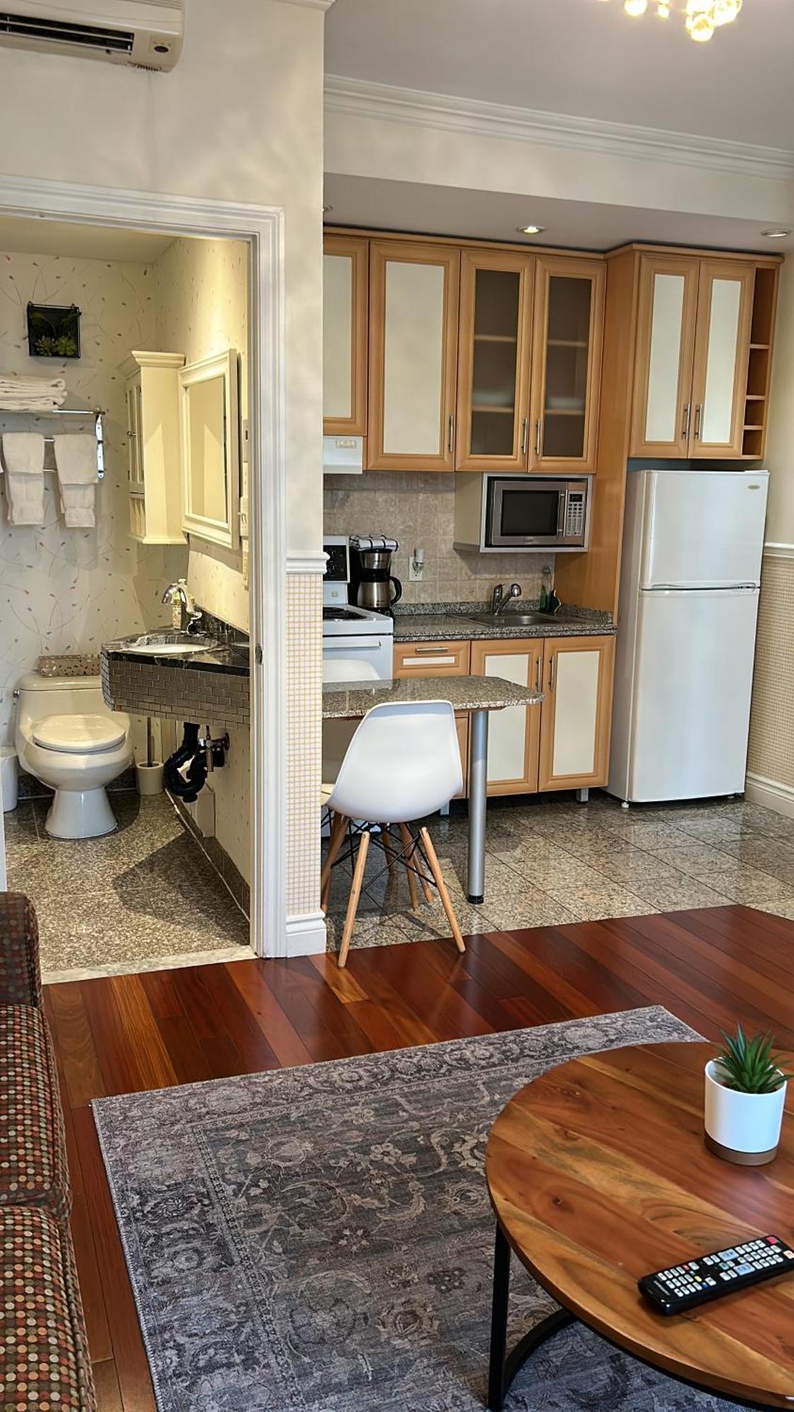 Deluxe King Suite