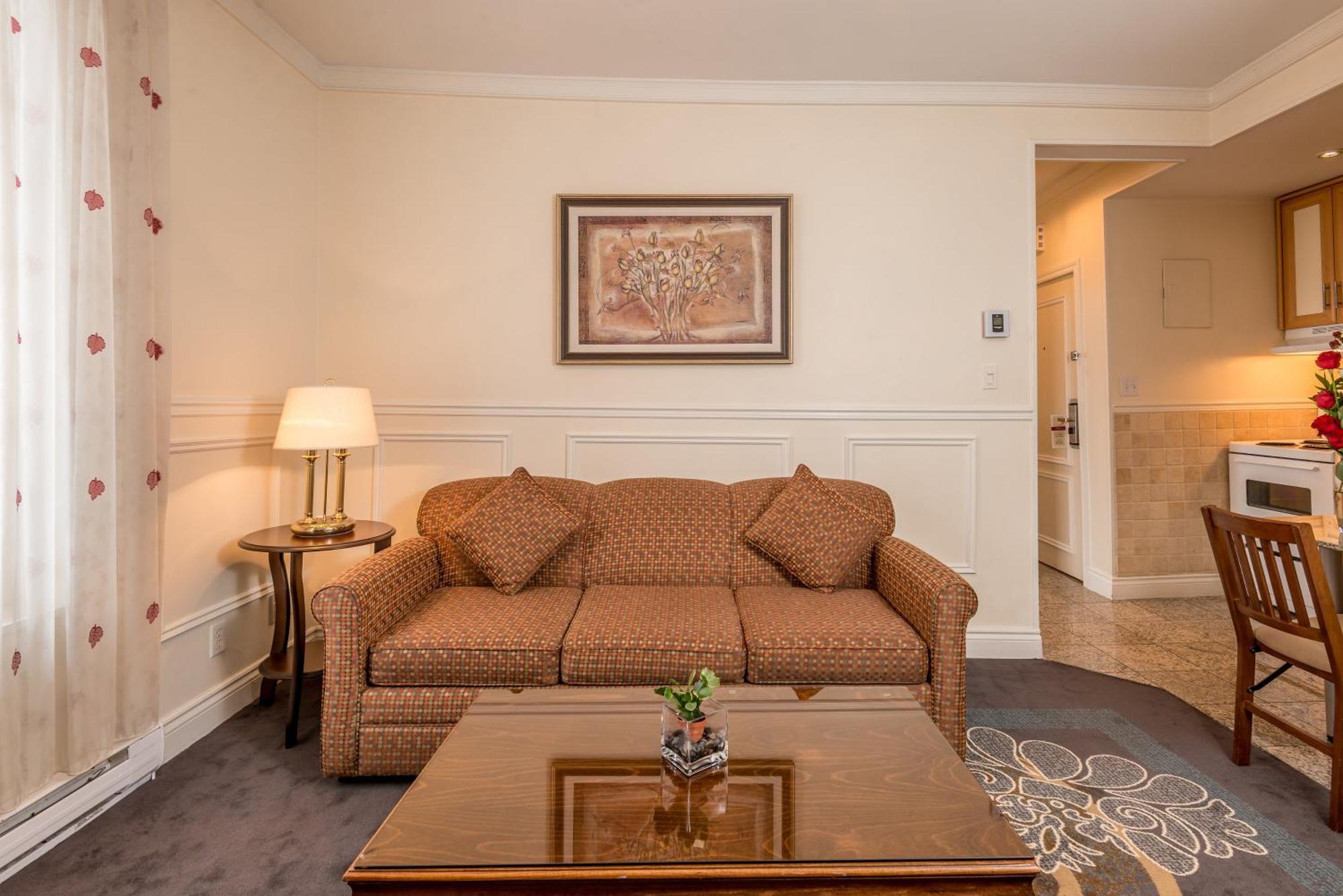 Deluxe King Suite